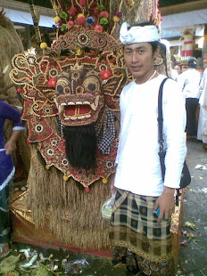 Ngurah Widnyana ring Pura Agung Gunung Raung Taro