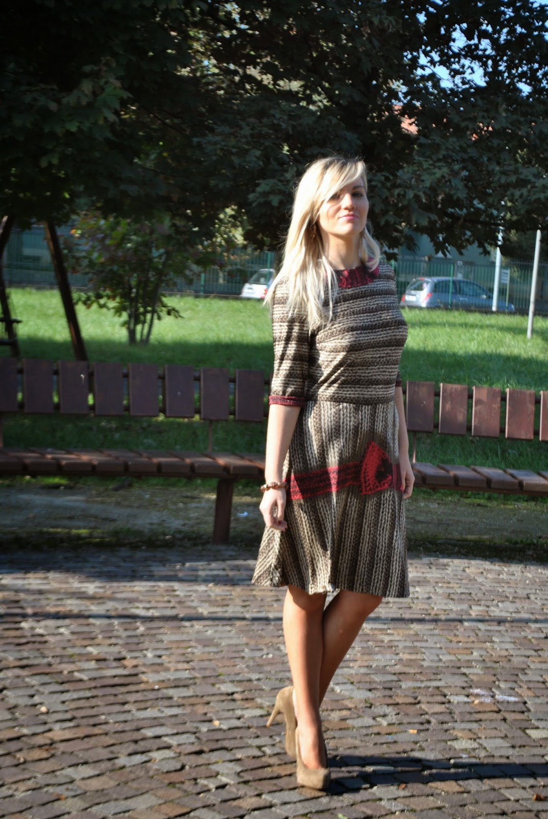 autumnal outfit printed dress red coat how to wear red coat how to wear printed dress fashion bloggers italy italian girl outfit abito con gonna a ruota con stampa maglione di lana stampa lana abito gonna a ruota abiti invernali cappotto rosso outfit cappotto rosso come abbinare il cappotto rosso midi skirt how to wear red coat how to wear midi skirt winter dresses orecchini chandelier majique chandelier earrings majique decollete beige cappotto rosso sisley abito stampato fashion blogger italiane fashion blogger milano fashion blogger bionde ragazze bionde smalto color sangria scarpe benetton borsa louis vuitton mariafelicia magno fashion blogger mariafelicia magno colorblock by felym outfit ottobre 2014 outfit autunnali outfit invernali 