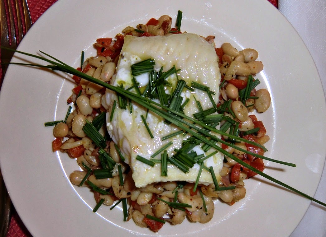 Sea bass on bed of white beans, red bell pepper and pancetta Hiking
