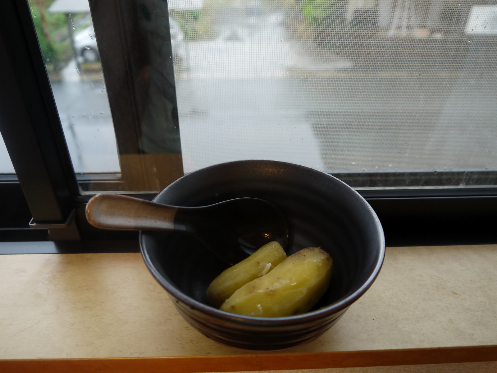 just to pass the time: Steam Sweet Potato Using Rice Cooker