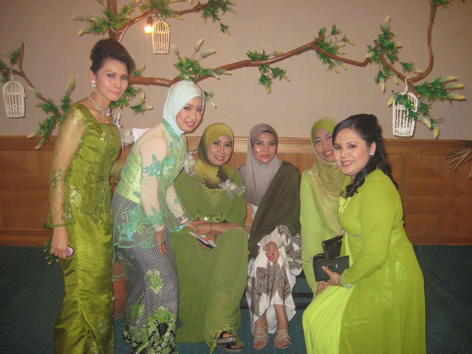 baju dinner tema floral