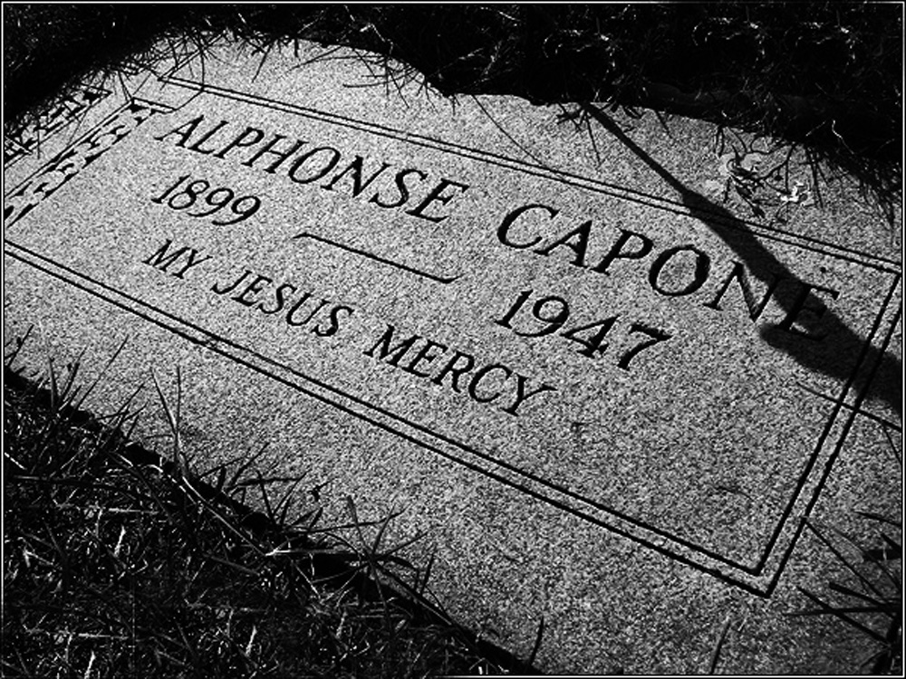 Mitos, Enigmas y Leyendas AL CAPONE y la matanza de San Valentin