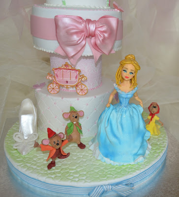 Tartas Artisticas.: CENICIENTA CAKE PARA LA PRINCESA DE LA CASA