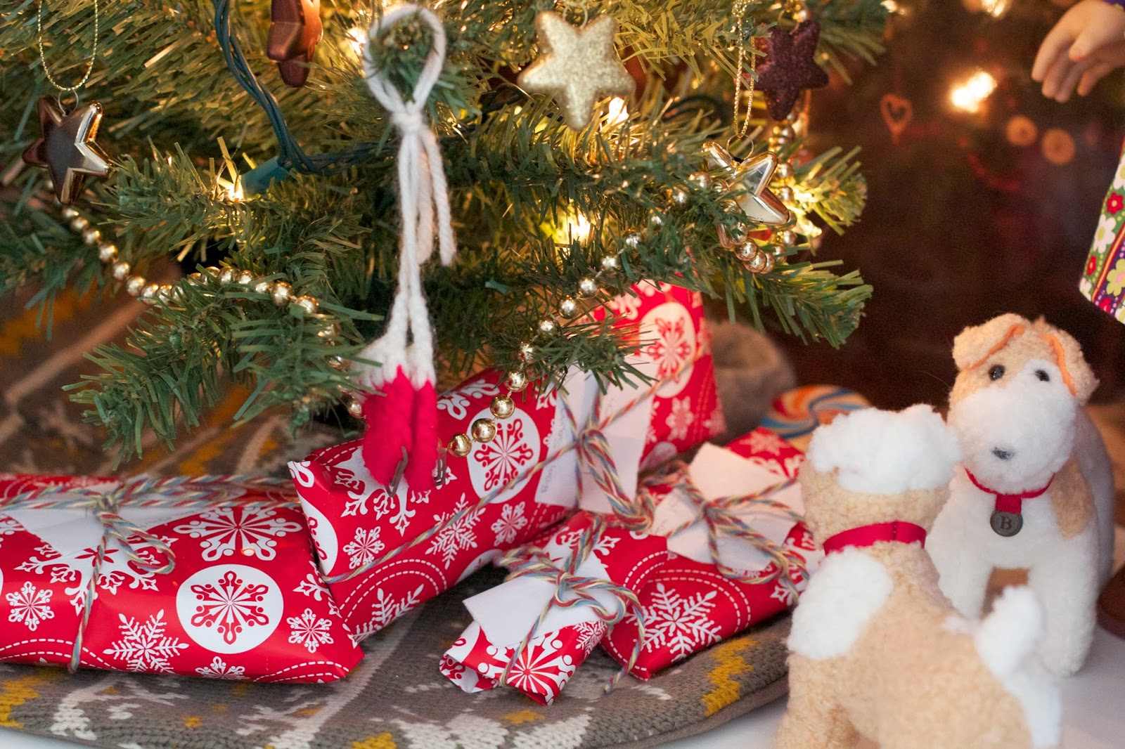 Miss molly and friends: new year gift exchange Miss Molly and Friends: New Year Gift Exchange