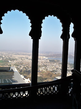 INDIA 2011: Susnet at the Monsoon Palace ruin