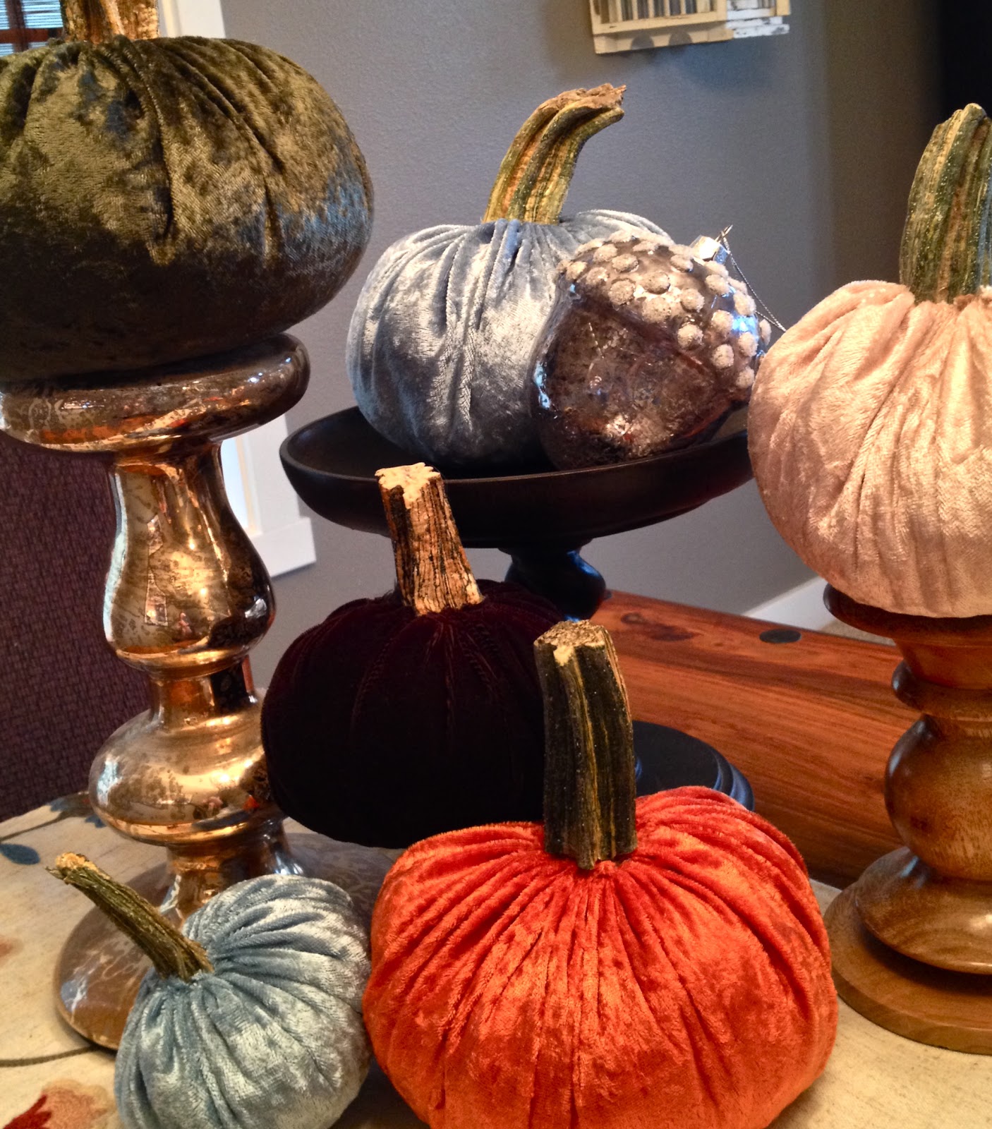 her lovely nest. lovely, easy velvet pumpkins.