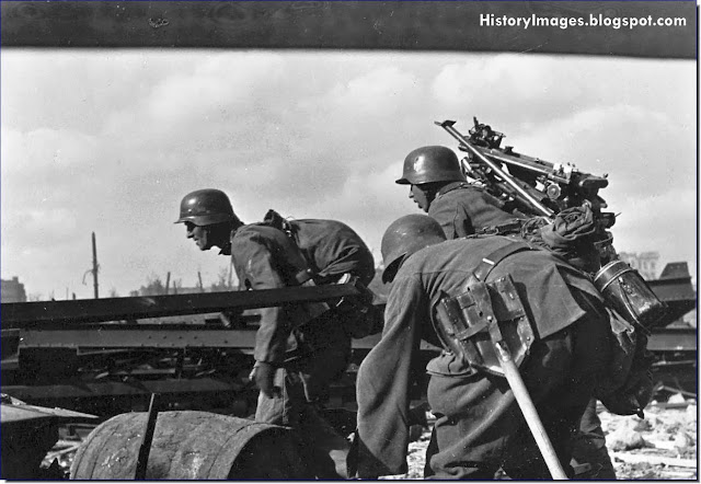 German soldiers of a machine gun unit change their position at Stalingrad October 1942