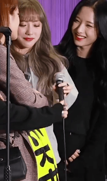 뒤늦게 울음 터진 우주소녀 루다