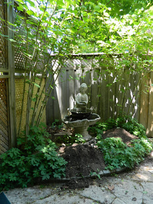 Ravina Crescent back garden renovation before by Paul Jung Gardening Services Toronto Ravina Crescent back garden renovation before by Paul Jung Gardening Services Toronto