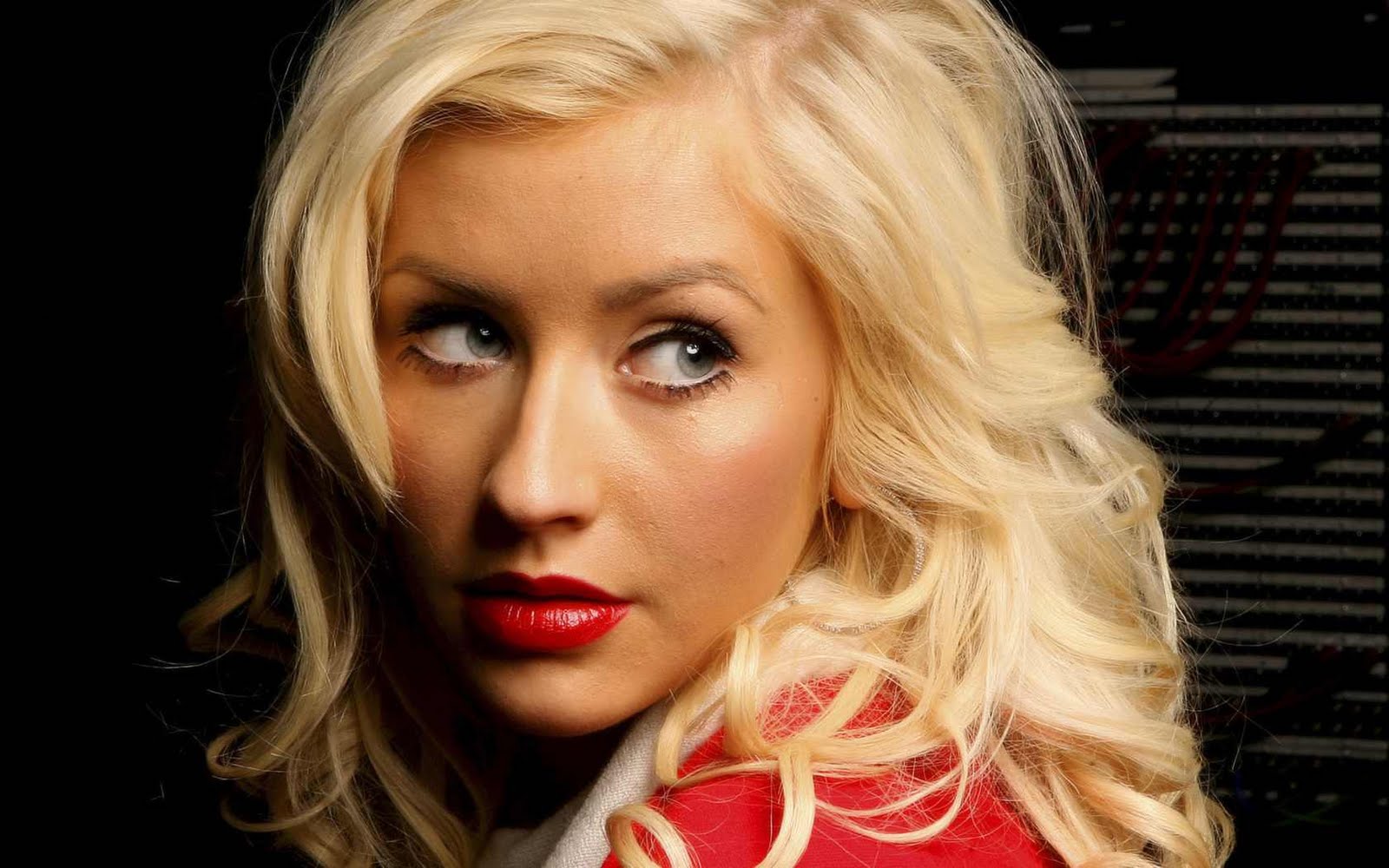 http://1.bp.blogspot.com/-xb-3thIOUUE/TsL7XhBe87I/AAAAAAAAEHY/JM-RFYCdMxQ/s1600/Christina-Aguilera.jpg