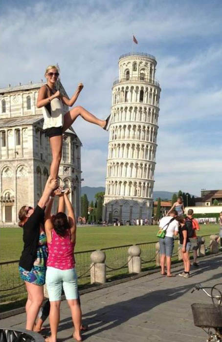 wwwkicking-the-tower-of-pisa-held-up-by-friends.jpg