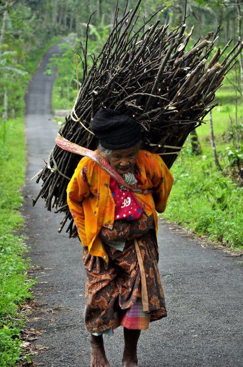 Eva Erisa: Puisi - Untuk Ibu tercinta (Surat Untuk Ibu)
