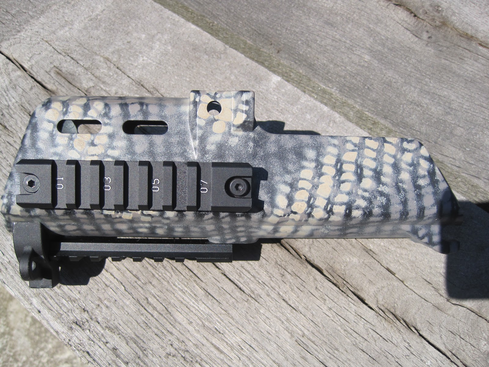 The Crapworks Spray painting a simple but effective camouflage pattern