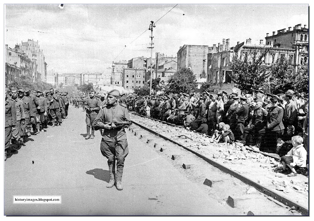 German POWs marched on the streets of Kiev. August 16, 1944