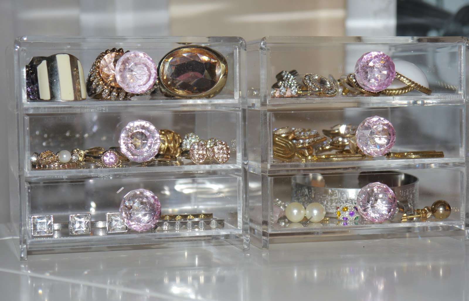 Annie Jaffrey Cute Jewelry Storage Idea! Clear Acrylic Box