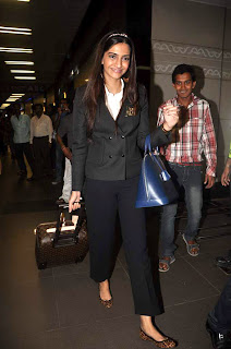 Sonam Kapoor Spotted at airport for leaving Cannes Film Festival -2012