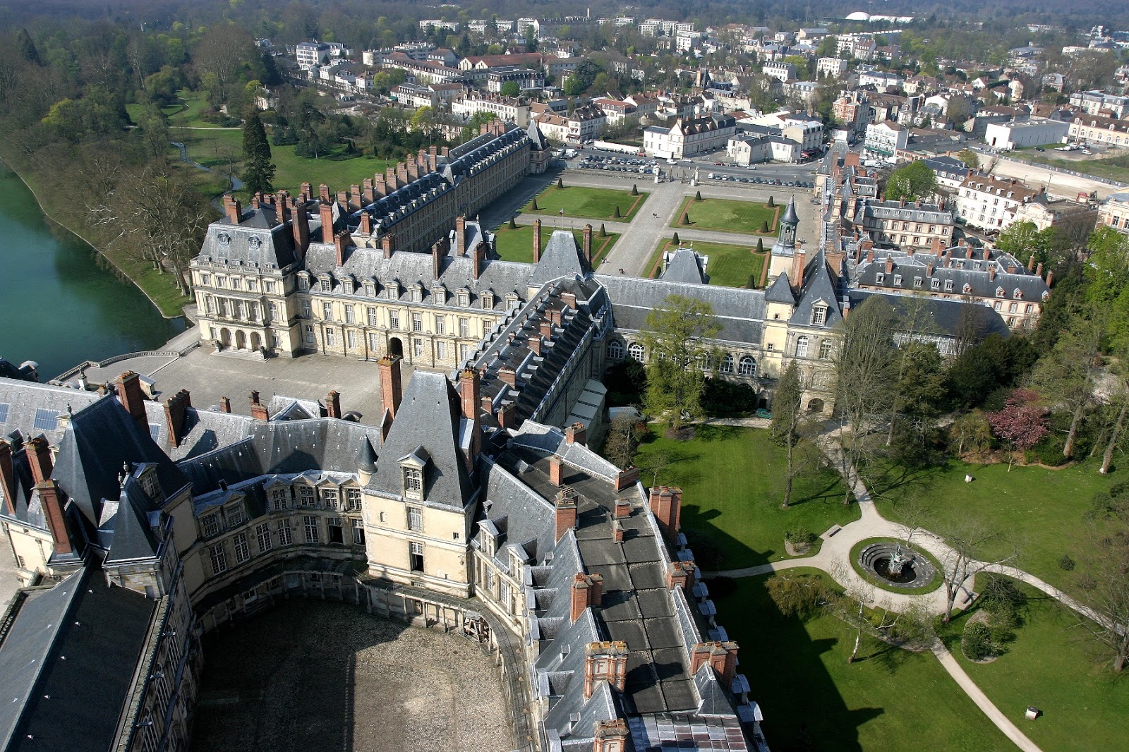 LIFE IS BEAUTIFUL Fontainebleau. A voyage to Fontainebleau, Îlede