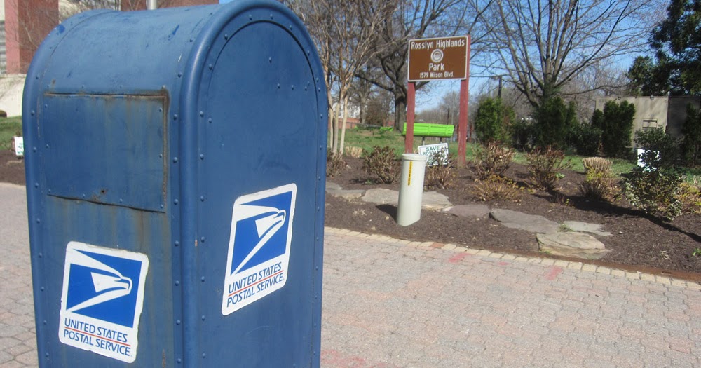 Ode Street Tribune postal box near Rosslyn's Highlands Park