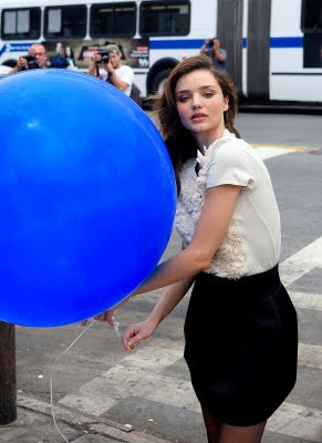 Miranda Kerr plays with a balloon