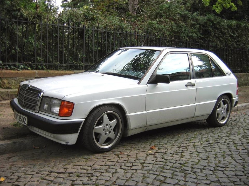 Die Wörter des Liedes die Wale sterben in der Lache des Benzins