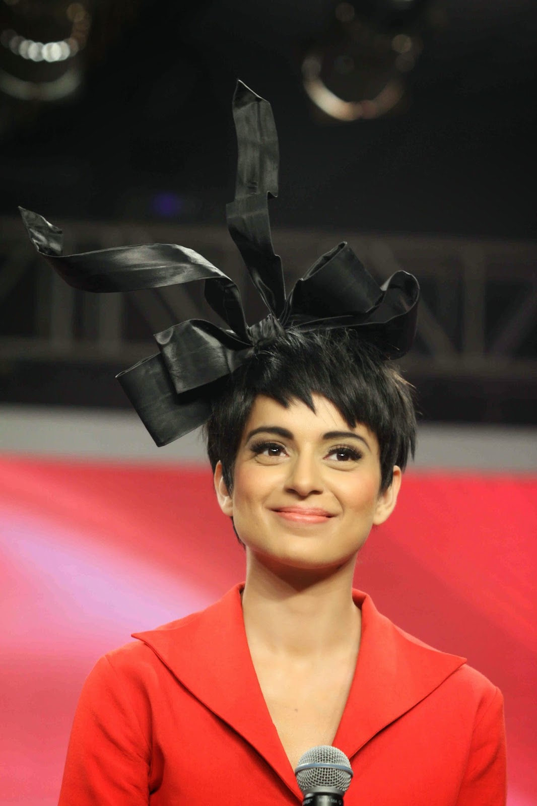 High Quality Bollywood Celebrity Pictures: Kangana Ranaut Looks Smoking