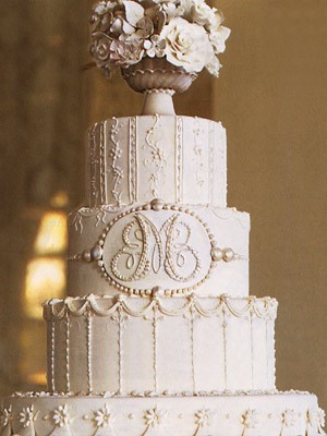 An intricate piped detail on the cake will really keep things formal 