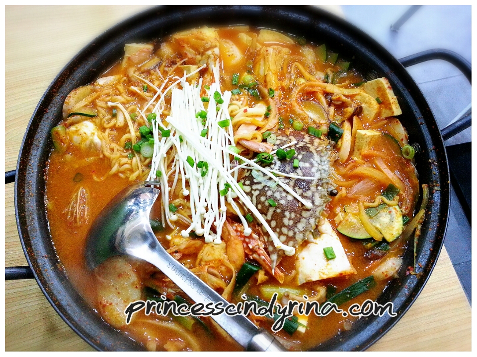 FOOD REVIEW DELICIOUS KOREAN HOT POT AT SOPOONG