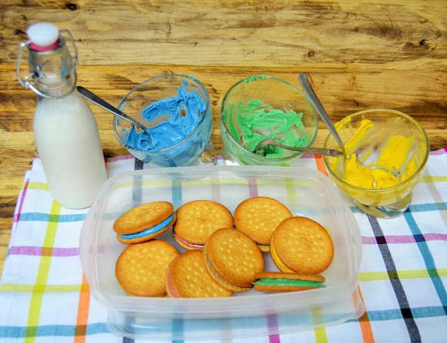 Galletas Rellenas De Nocilla De Colores
