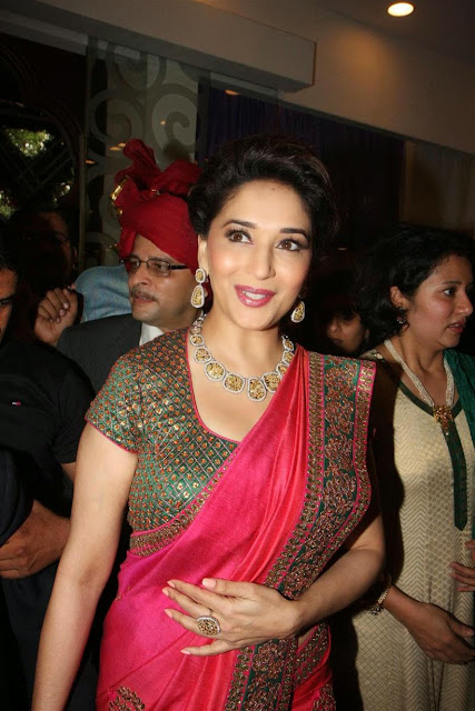 Madhuri Dixit Latest Wallpapers In Saree