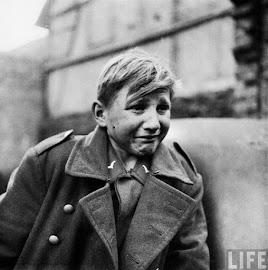 Soldado Alemán HANS GEORG HENKE (16 AÑOS) CAPTURADO Por EEUU (03/04/1945)