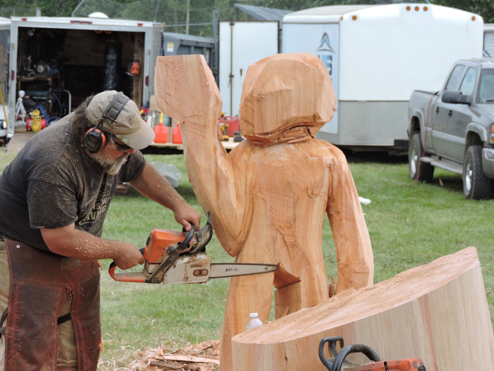 Ray and Cindy's RV Travels Chain Saw Carving