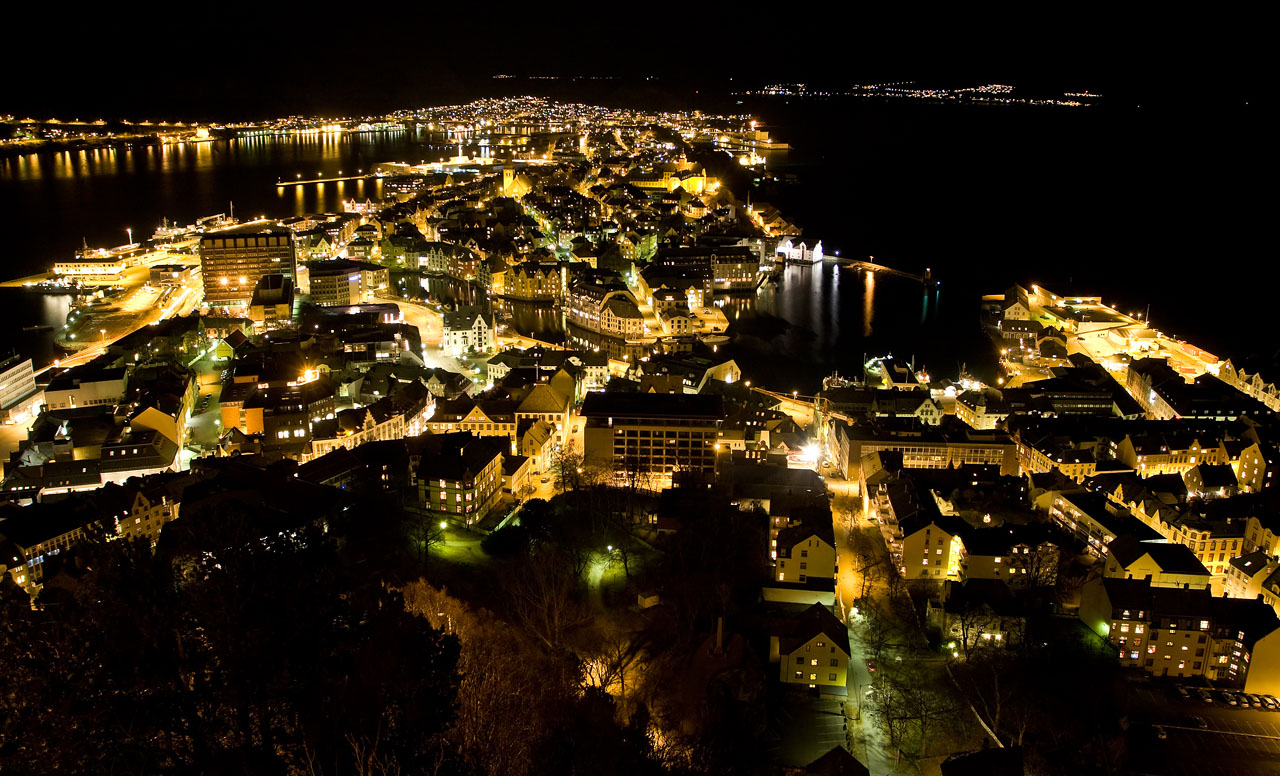 http://1.bp.blogspot.com/-xrXltEErek4/UJig_SMNMDI/AAAAAAAABag/AvjbLRTHRJk/s1600/%C3%85lesund,+Norway7.jpg