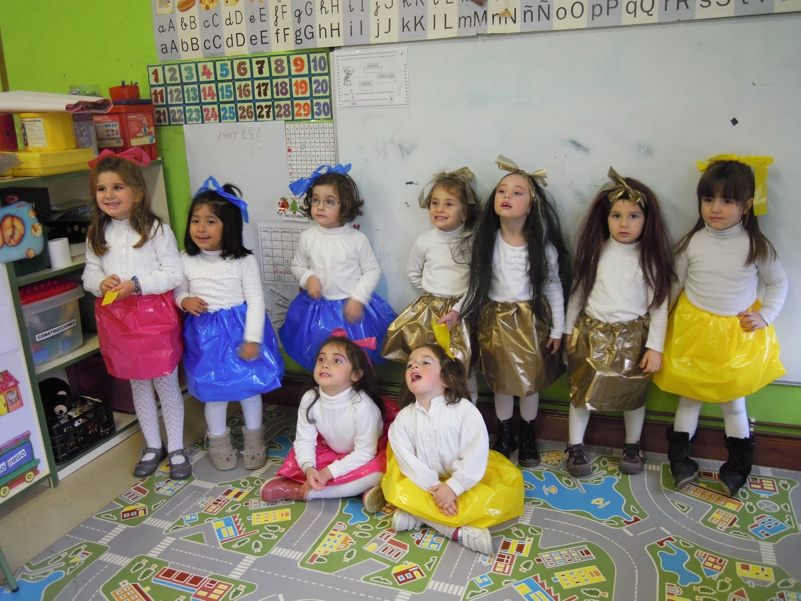 Preparadas las chicas también.