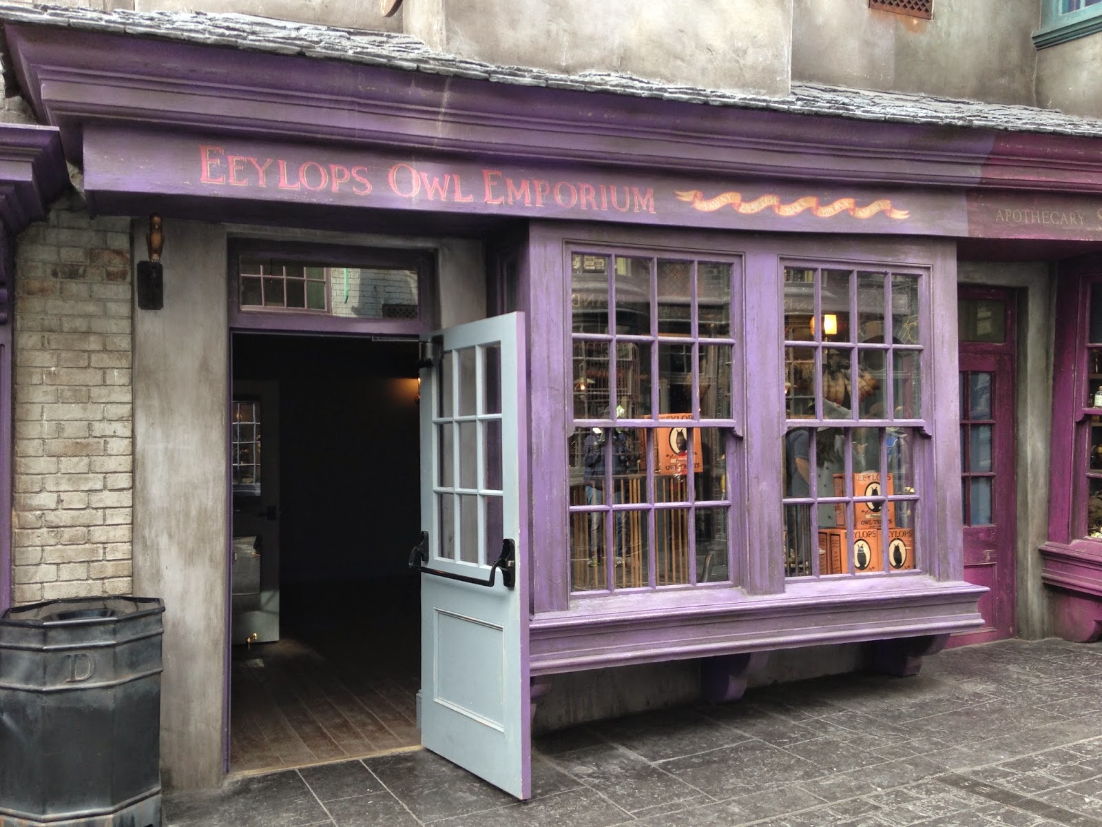 A Crafty Chick Diagon Alley Eeylops Owl Emporium