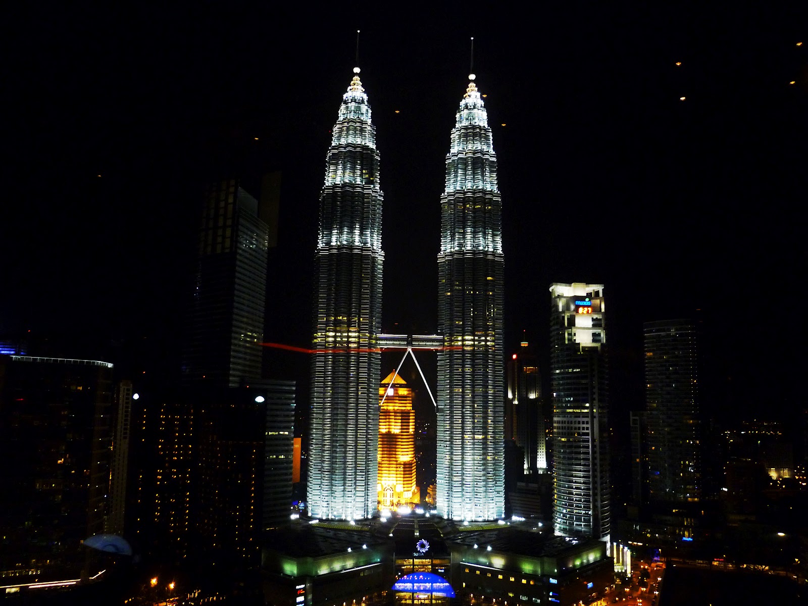 Enjoying SkyBar Kuala Lumpur On A Budget - Confused Julia