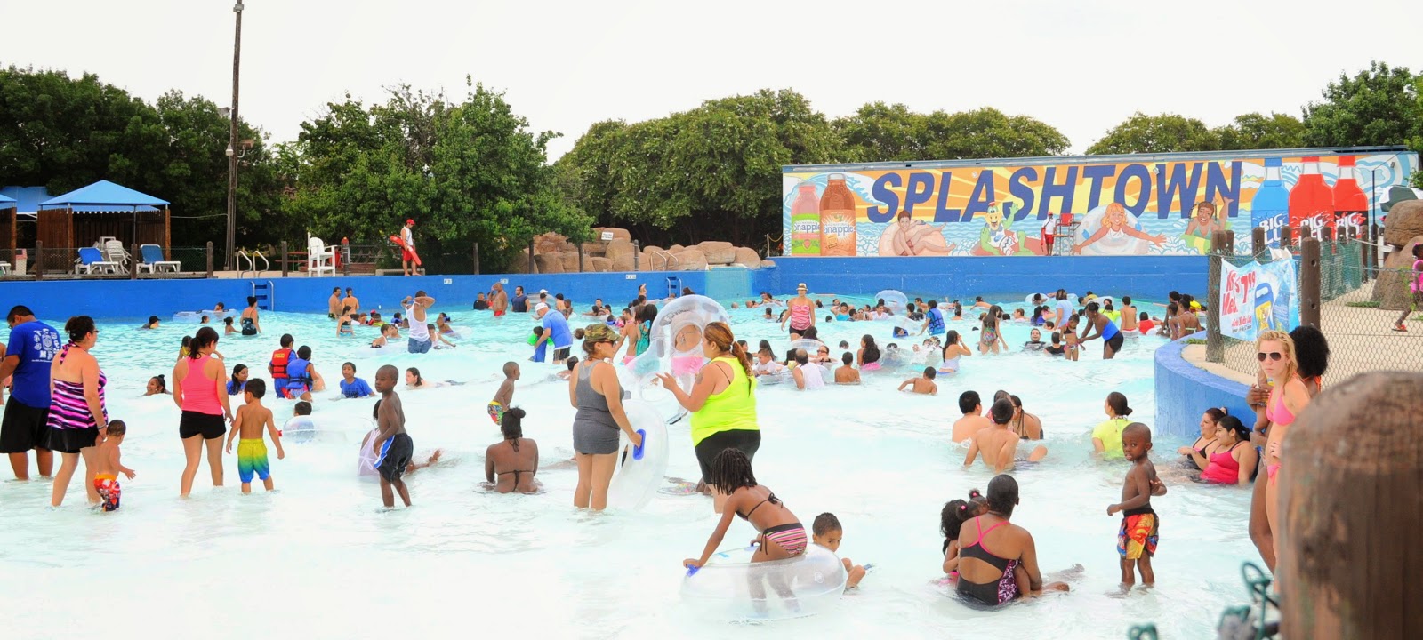Splashtown San Antonio Review by Demcy Dias Summer Fun at Splashtown
