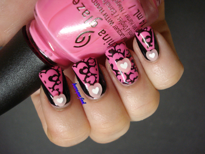 baroque fool TUTORIAL Hearts in a frame nail art