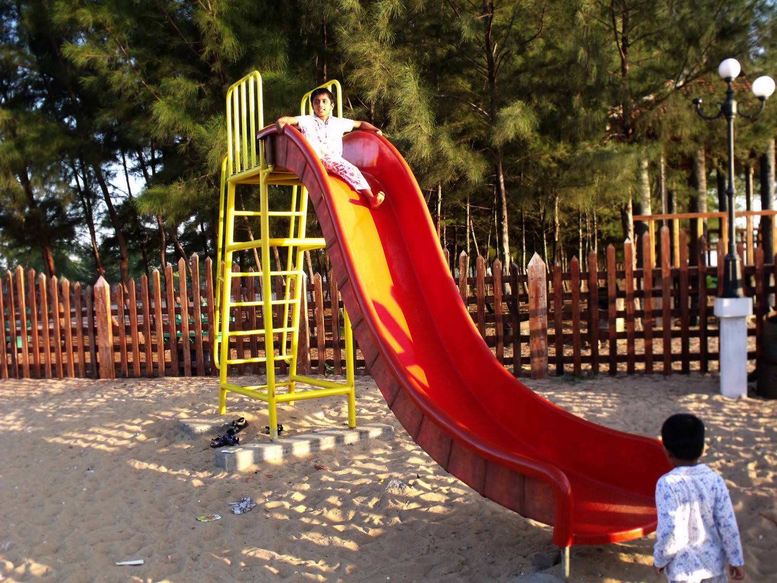 Images of Sri Lanka on The slide and toyhouse, Kallady