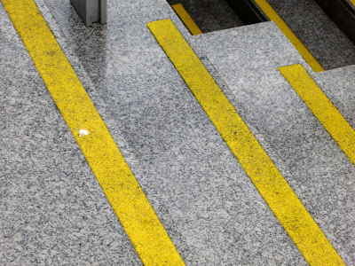 Up and down yelow (II), by Guillermo Aldaya / PhotoConversa