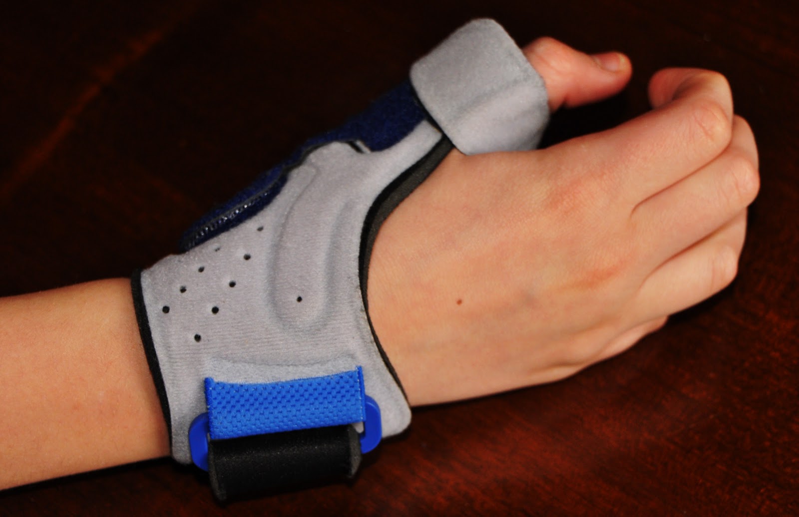Sabías que las nuevas mamás son propensas a desencadenar una TENDINITIS