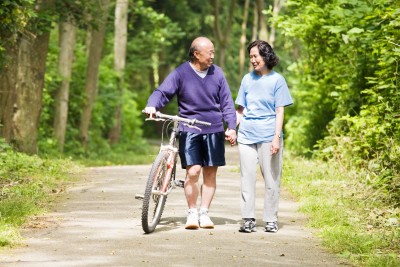 http://1.bp.blogspot.com/-y0qRsdpn8UU/UXrlWhhT2-I/AAAAAAAAANk/WhzW-kmwXOo/s1600/StockPodium_8293287_blog_A-couple-senior-asian-talking-while-walking-and-exercising-at-a-park.jpg