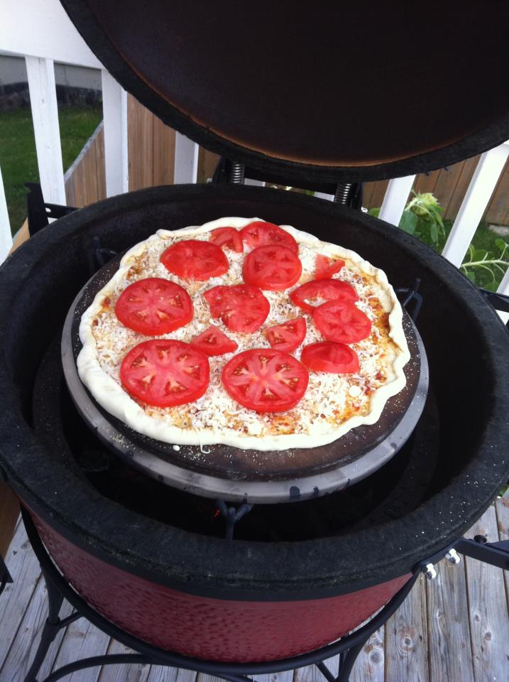 HRM CREATIVE BBQ Bruchetta Pizza on the Kamado Joe BBQ!