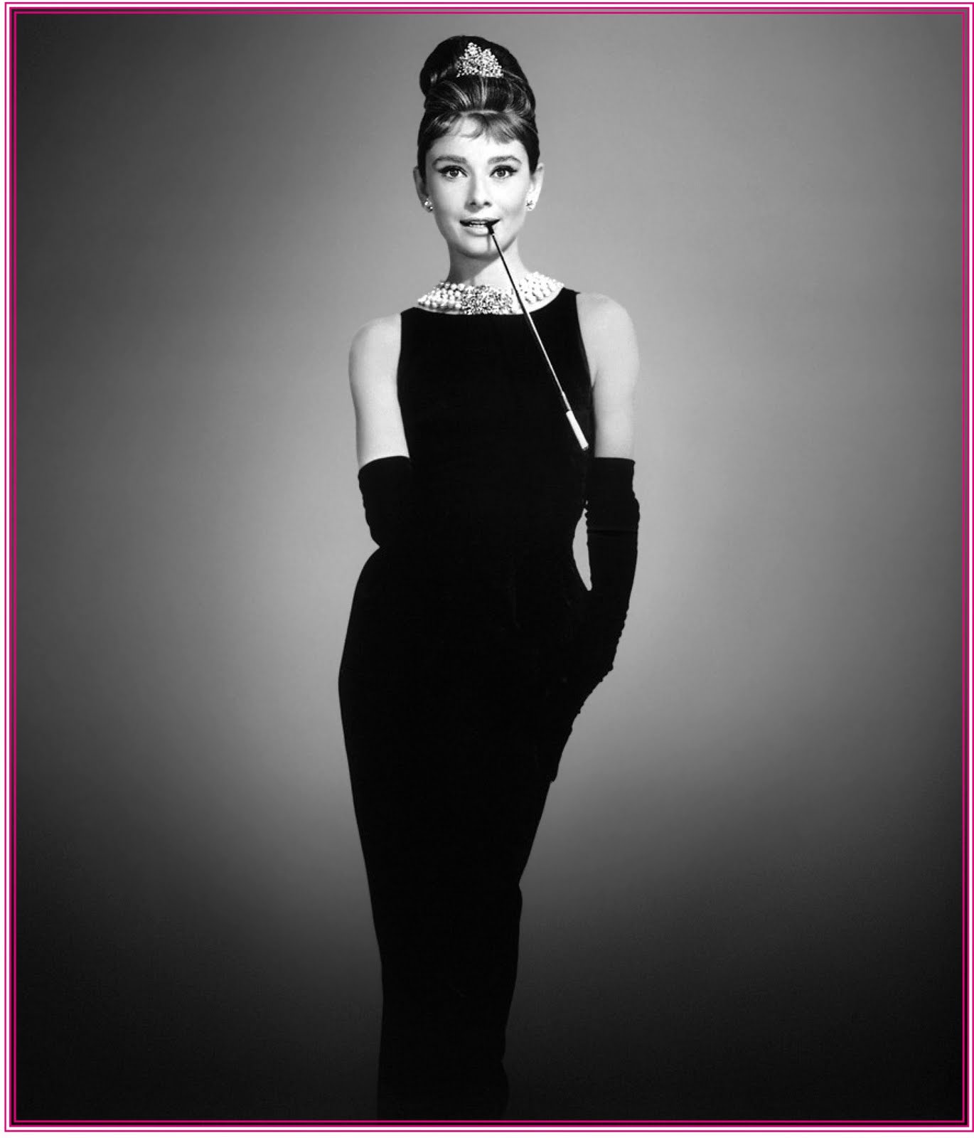 http://1.bp.blogspot.com/-y1wZodC8uKo/Tfv_0L4DGbI/AAAAAAAAAJM/ZJnjFQAy28E/s1600/audrey-hepburn-breakfast-at-tiffanys14.jpg