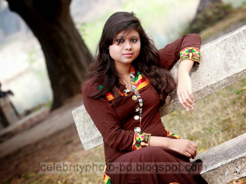 Most+Beautiful+Bangladeshi+Girls+Photos+In+Tight+T shirt+And+Skirt001 Smartwikibd.Net