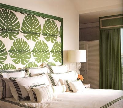 Green+and+white+bedroom+Celerie+Kemble+palm+frond.jpg