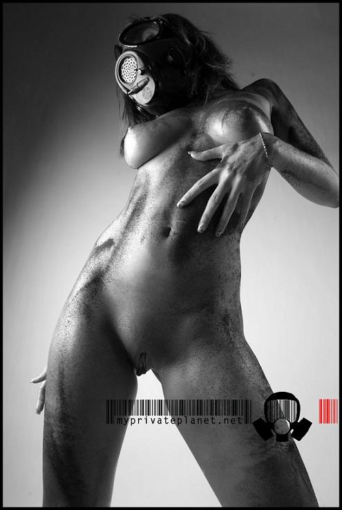michael andrews fotografia erótica fetiche máscaras de gás mulheres peladas nuas