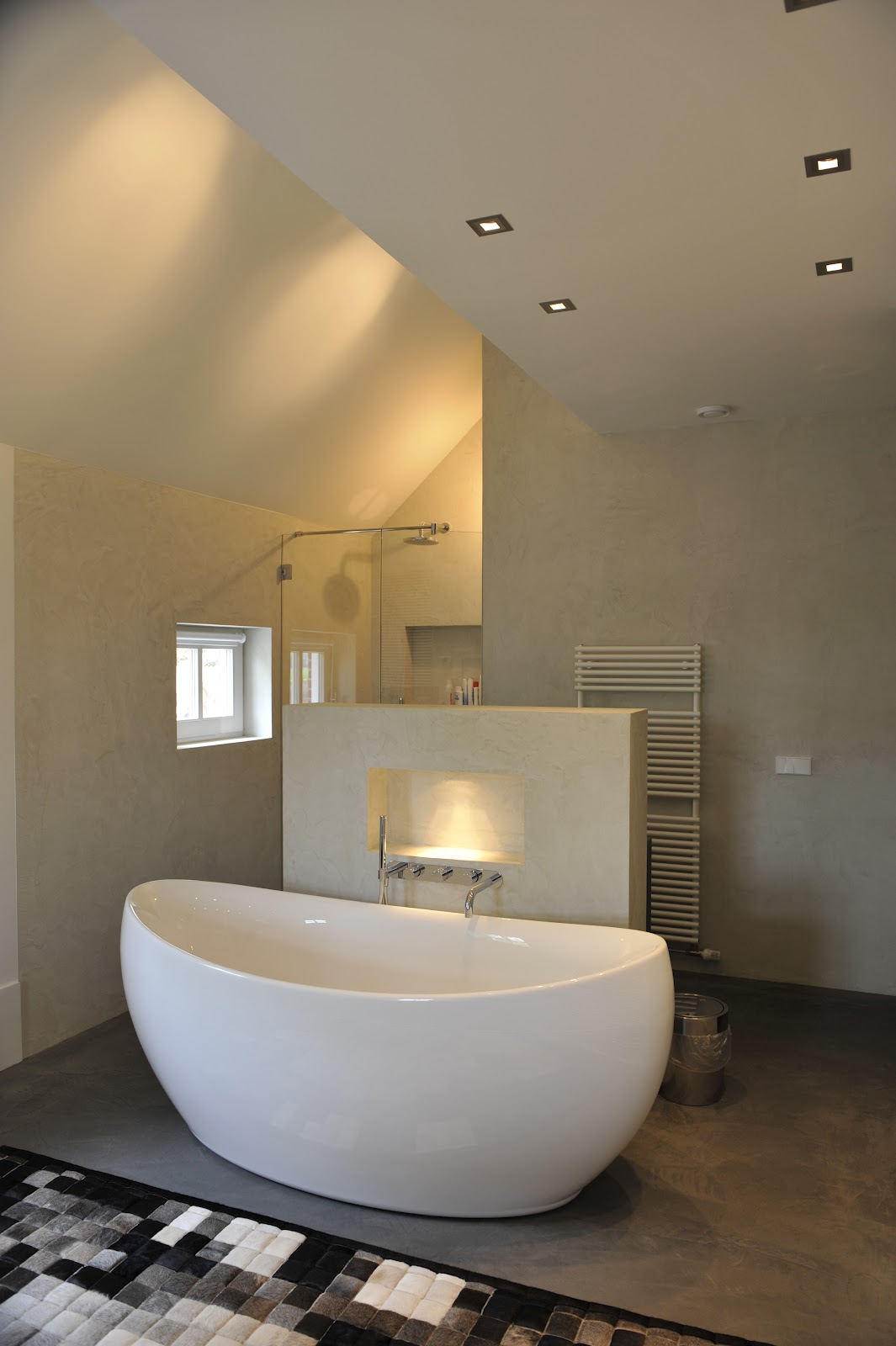 ronhuiseninterieur.nl Een badkamer zonder tegels.