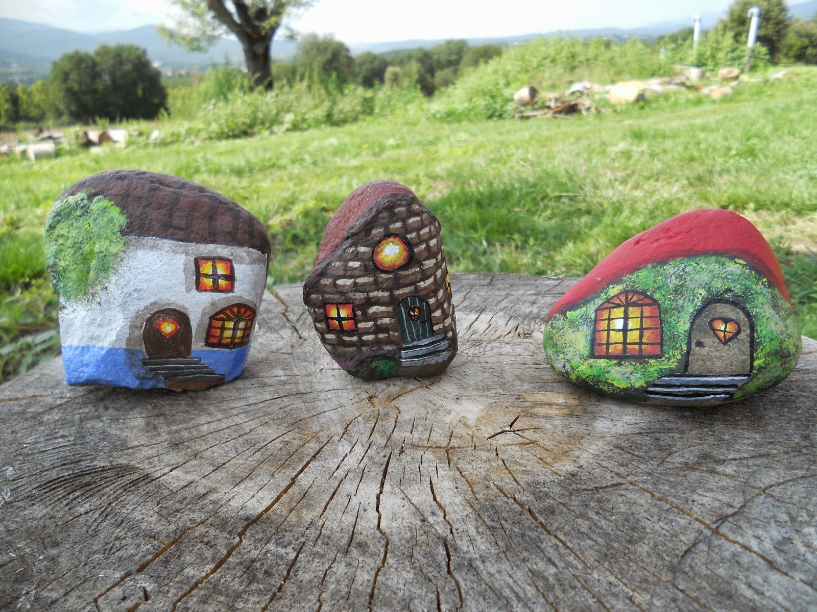 Piedras pintadas a mano: CASA PINTADAS EN PIEDRA