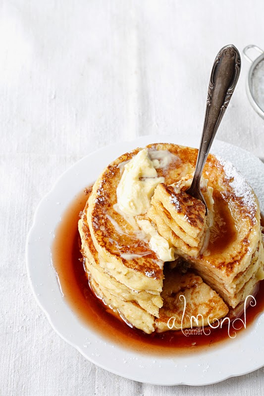 Almond Corner Apple pancake with cinnamon syrup