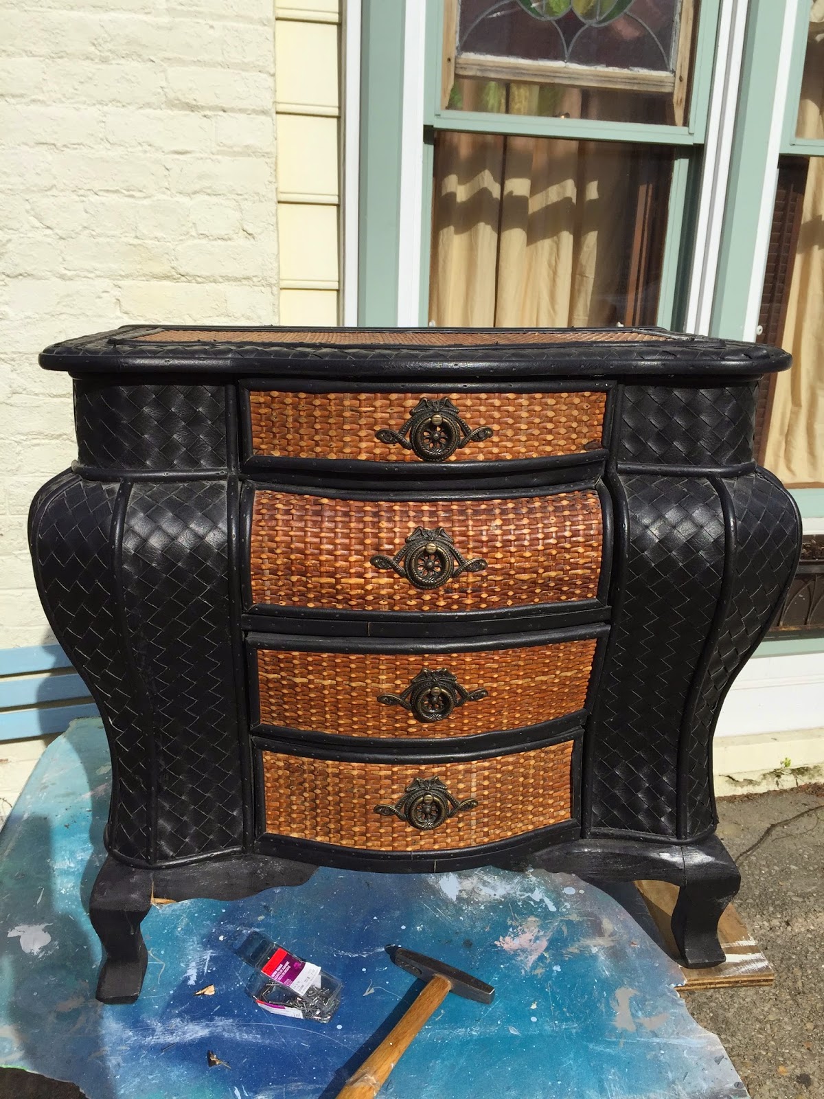 SheShe, The Home Magician Ugly Urn Table Saved with Paint!